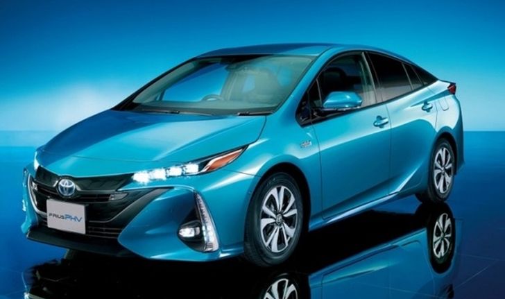 Toyota PRIUS PHV ใหม่ สามารถวิ่งได้ไกลถึง 68.2 km ด้วยพลังงานไฟฟ้า เริ่มต้น 3.26 ล้านเยน