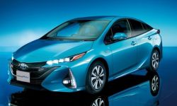 Toyota PRIUS PHV ใหม่ สามารถวิ่งได้ไกลถึง 68.2 km ด้วยพลังงานไฟฟ้า เริ่มต้น 3.26 ล้านเยน