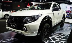 Mitsubishi Triton Limited Edition รุ่นพิเศษกระจังหน้าดำ ราคา 7.43 แสนบาท