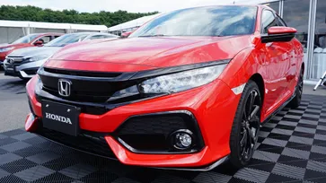 Honda Civic Hatchback 2017 สีแดง Rallye Red ของจริงสวยเว่อร์..!