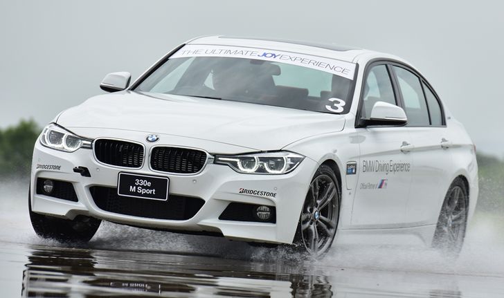 รีวิว BMW 330e M Sport 2017 แรงเกินคาด-หล่อเกินใครกับกิจกรรม BMW Driving Experience