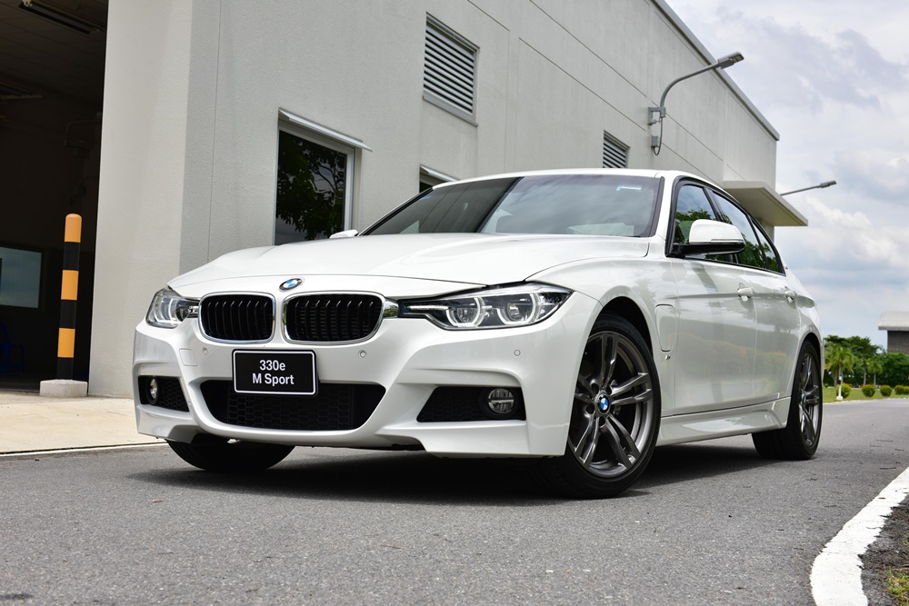 Bmw 330e deals m sport white