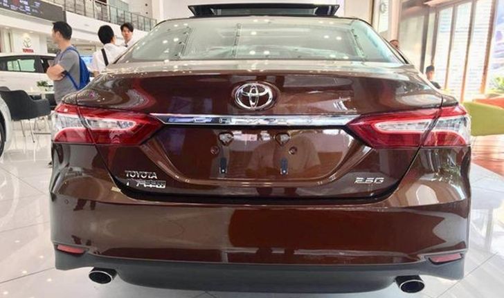 Toyota Camry 2018 โมเดลเชนจ์ใหม่ส่งตรงจากโชว์รูมประเทศจีน