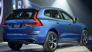 Volvo XC60 2018 ใหม่ พร้อมขุมพลังไฮบริด T8 และชุดแต่ง R-Design ราคา 3.09 ล้านบาท