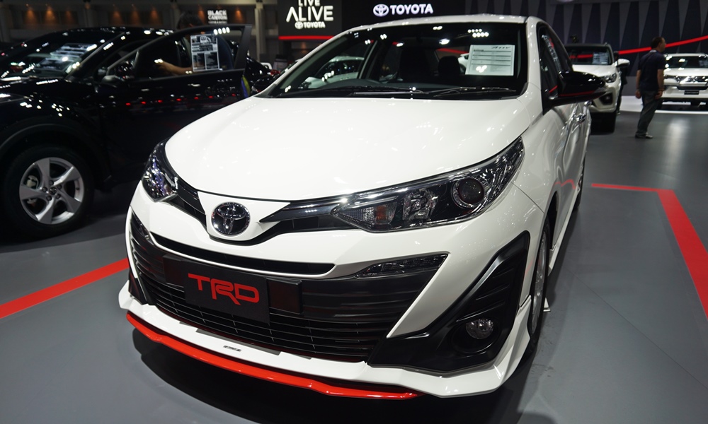 Toyota Yaris ATIV 2018 ใหม่ พร้อมชุดแต่ง TRD ราคา 16,000 บาทที่มอเตอร์โชว์