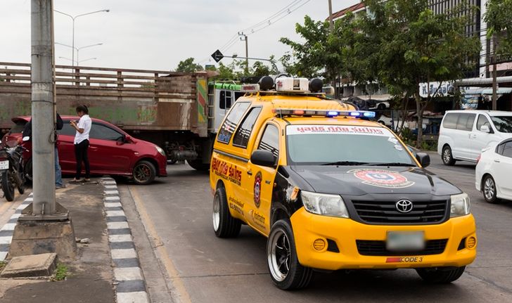 ขนส่งฯ แนะจอดรถไหล่ทางต้องมี "ป้ายสามเหลี่ยม" ฝ่าฝืนมีโทษปรับสูงสุด 50,000 บาท