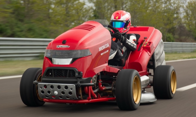 Honda Mean Mower V2 รถตัดหญ้าขุมพลัง CBR1000RR แรงยิ่งกว่าซูเปอร์คาร์!