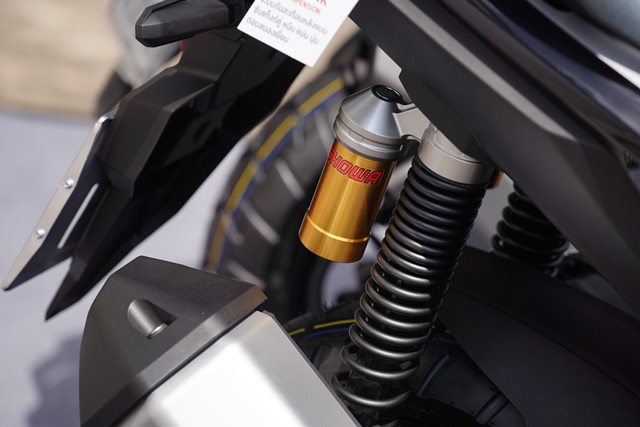 ระบบกันสะเทือนหลังแบบซับแท็งก์คู่ Honda ADV150 