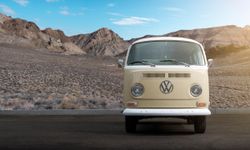 น่าหลงใหล! ตำนานรถตู้ Volkswagen Type 2 Bus ปี 1972 สู่การเป็นรถยนต์ไฟฟ้าล้วน