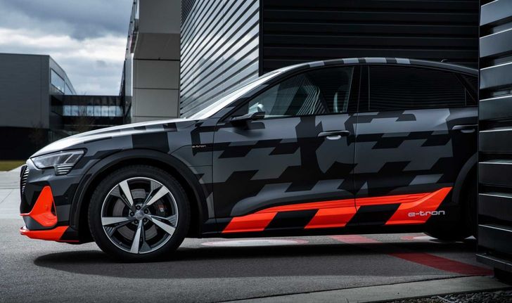 แรงกว่าเดิม! Audi e-tron S 2020 รถอเนกประสงค์ 3 มอเตอร์ไฟฟ้าเอาใจขาซิ่ง