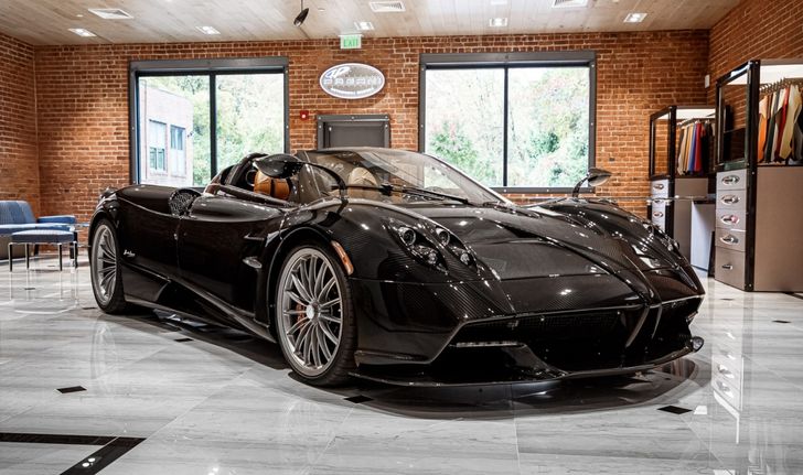 Pagani Huayra Roadster 2017 เสริมความหล่อหรู คาดค่าตัวเกิน 63 ล้านบาท