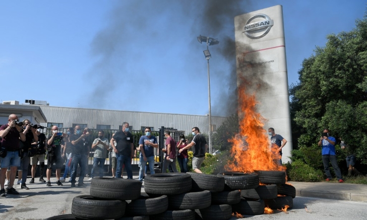 พนักงาน Nissan ที่สเปนก่อจลาจล หลังโรงงานที่บาร์เซโลนาจะปิดตัว (ภาพ)