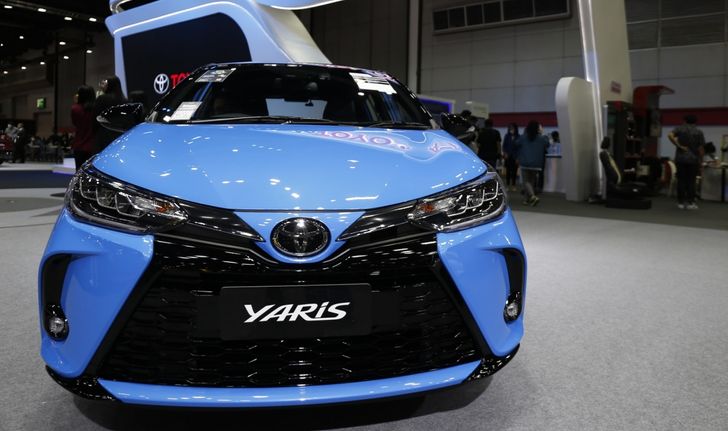 Big Motor Sale 2020 : ชมคันจริง Toyota Yaris Sport Premium ตัวถังฟ้าหลังคาดำ!