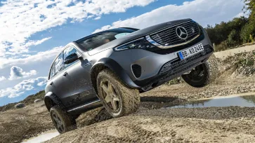 ไร้ขีดจำกัด! Mercedes-Benz เปิดโปรเจกต์ EQC 4 ×4² โชว์พลังขับเคลื่อนเต็มขั้น