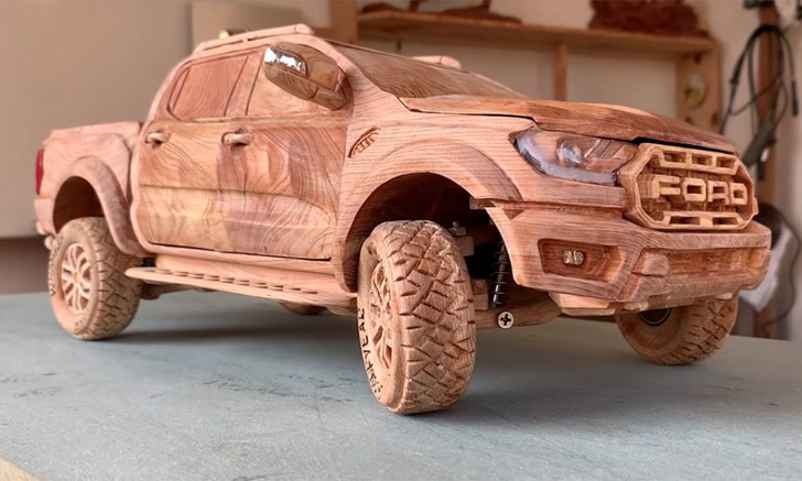 ไม่ธรรมดา! พาชม Ford Ranger Raptor งานไม้แกะสลักที่เต็มไปด้วยลูกเล่น (คลิป)