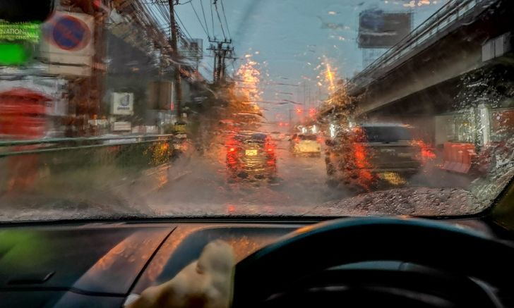 driving_rain_01