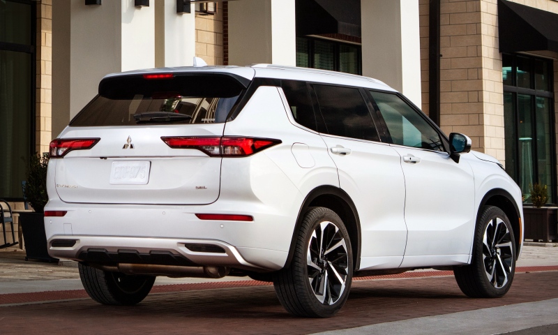 Mitsubishi Outlander รุ่นเครื่องยนต์เบนซิน