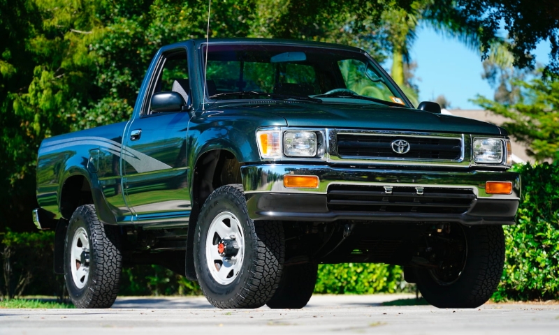 Toyota Hilux รุ่นปี 1993 วิ่งไปเพียง 151 กม. คาดได้ราคาประมูลขั้นต่ำ 2 ล้านบาท!