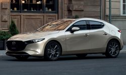 Mazda3 2022 ใหม่ เพิ่มสี Platinum Quartz ใส่ออปชันแน่น ราคาเริ่ม 979,000 บาท