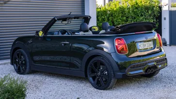 MINI Cooper S Convertible Resolute Edition ใหม่ เคาะราคาในไทย 3,090,000 บาท