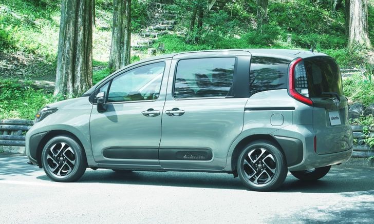 toyota_sienta_84