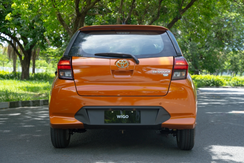 Toyota Wigo 2024 โฉมด้านหลัง สีส้มอิฐ