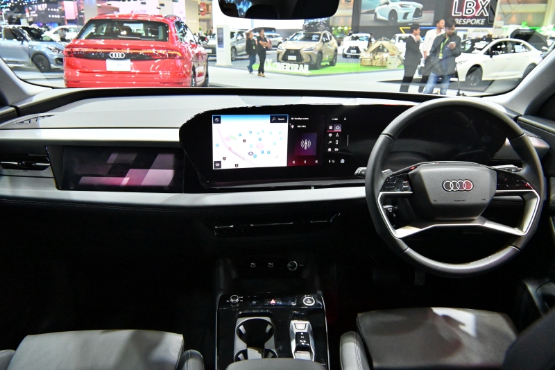 audi_q6_etron_12