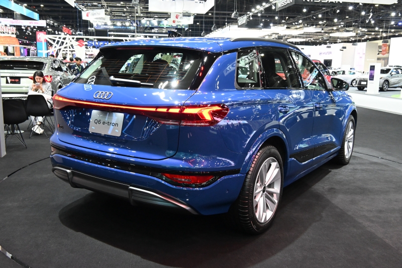 audi_q6_etron_18