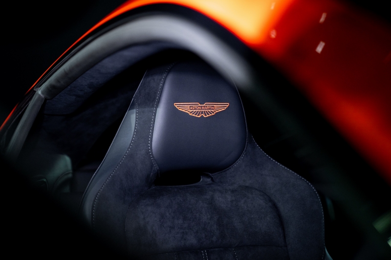 aston_martin_vantage_2025_07