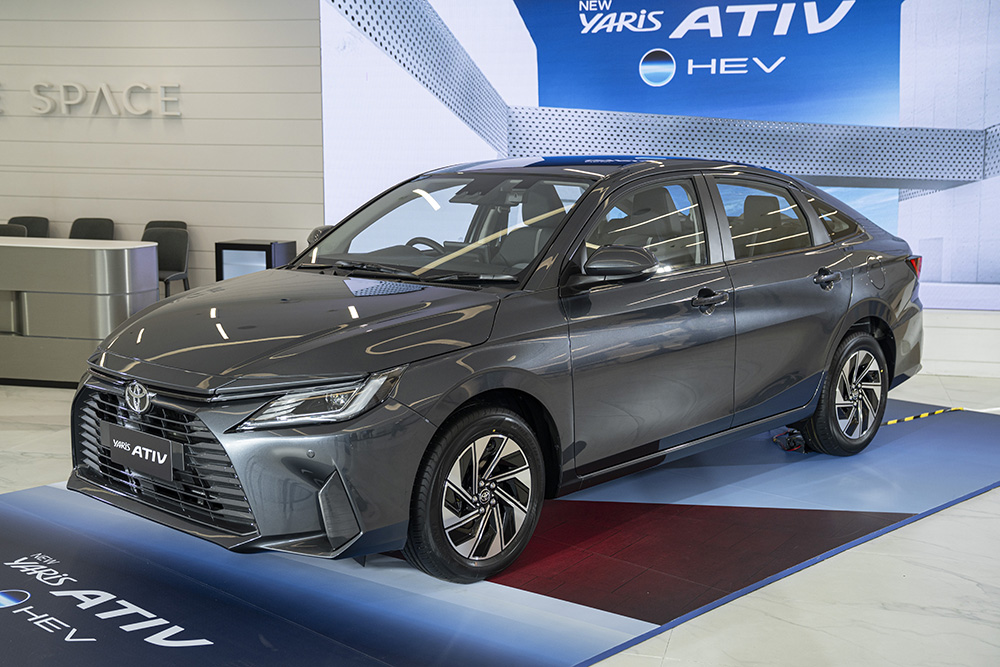 toyota_yaris_ativ_hev_premium