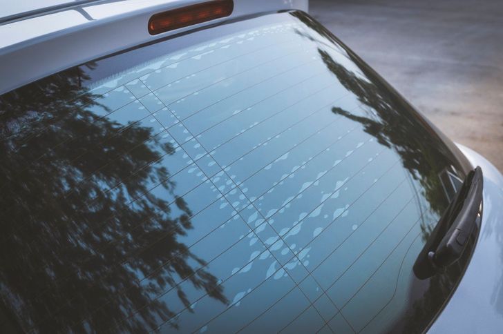 close_bubbles_on_car_window