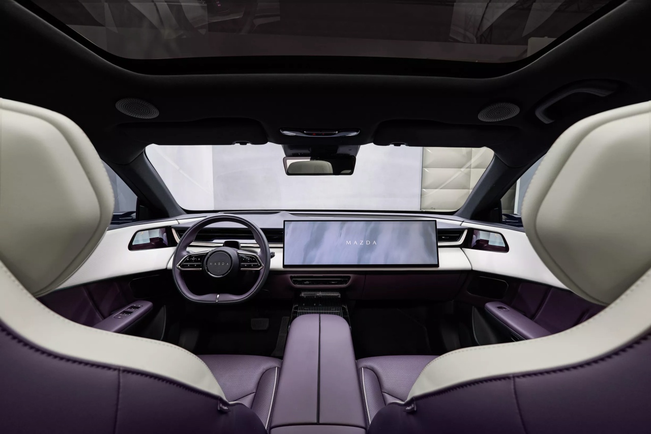 mazda-cx-6e-interior-00004_ba