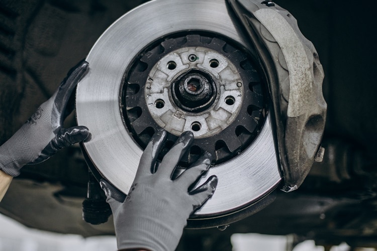 mechanic-changing-brake-discs