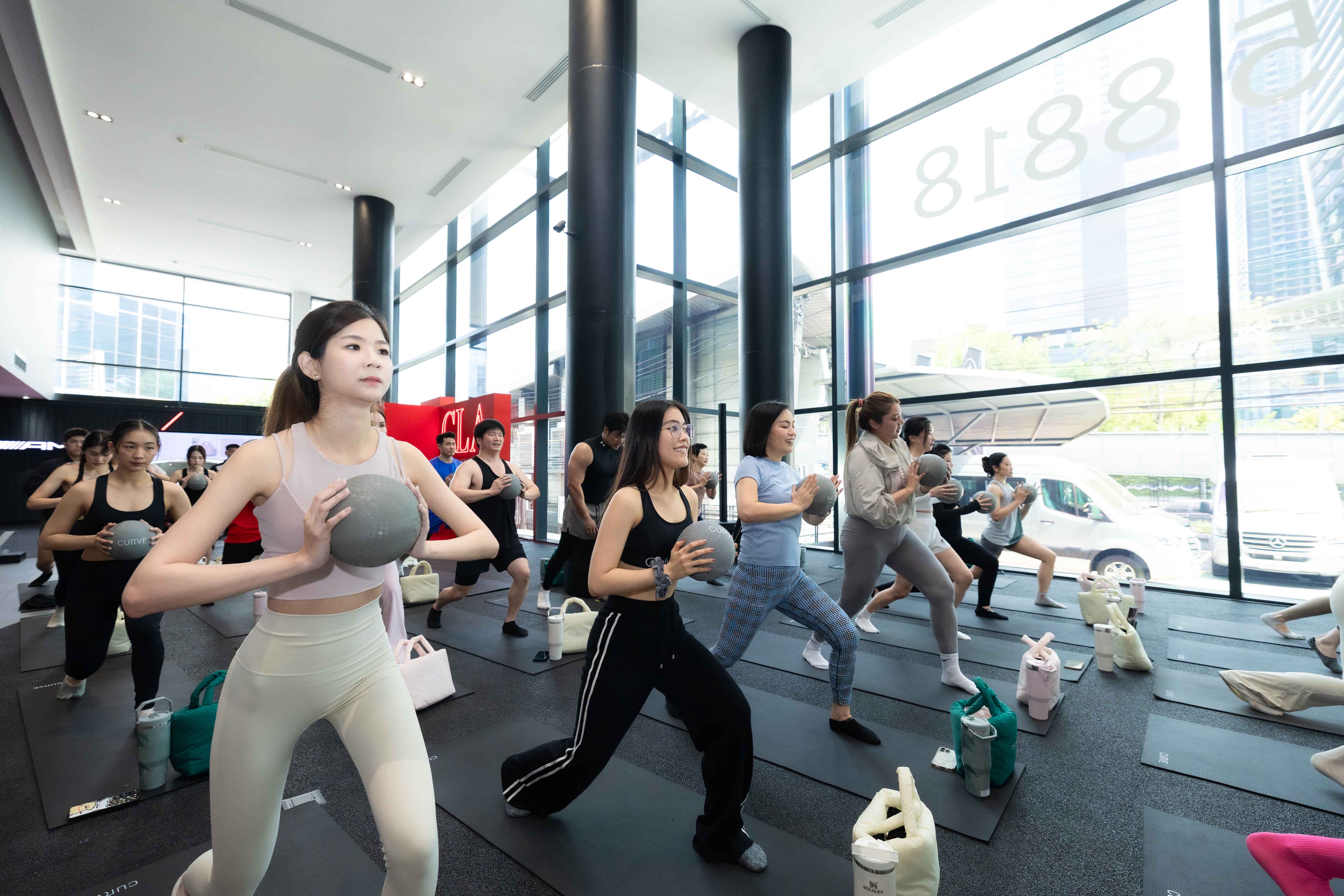 บรรยากาศความเอ็กซ์คลูซีฟ ณ โชว์รูมและศูนย์บริการธนบุรีพานิช สาขาลุมพินี