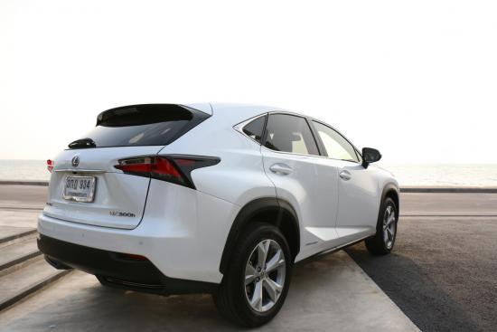 lexus NX300h 02