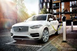 Volvo XC90 เผยสเป็คตัวท็อป 'T8' ขุมพลังไฮบริดเสียบปลั๊ก