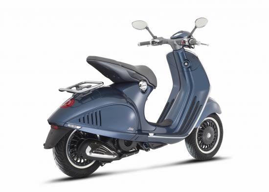 Vespa 946_Metallic_Blu _2