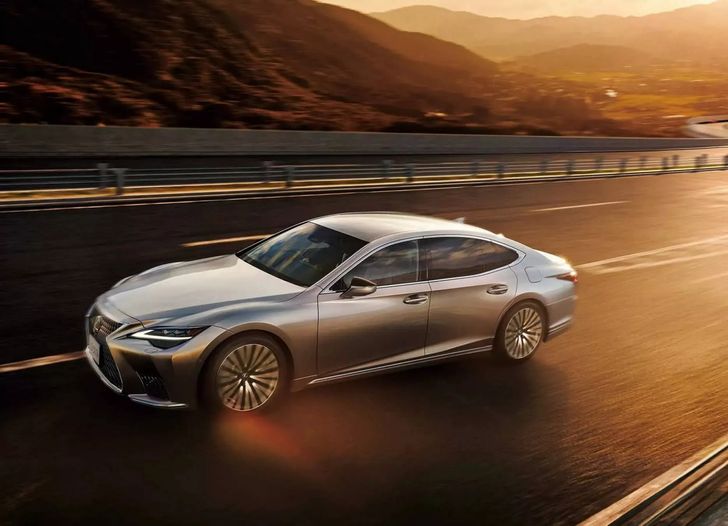 lexus-ls-japan-1_batch
