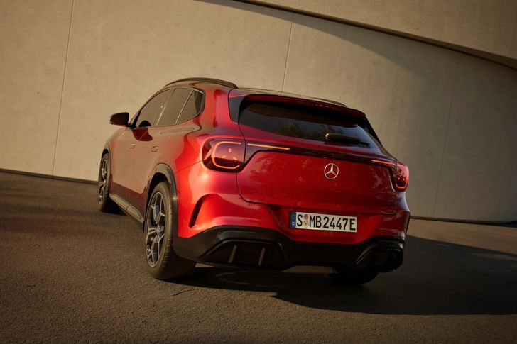 2028-mercedes-gla-729-15_batc