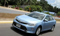 รีวิว Toyota Camry Hybrid ไมเนอร์เชนจ์ใหม่ ‘หรู’ และ ‘ล้ำ’ ยิ่งกว่าเดิม