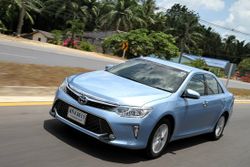 รีวิว Toyota Camry Hybrid ไมเนอร์เชนจ์ใหม่ ‘หรู’ และ ‘ล้ำ’ ยิ่งกว่าเดิม