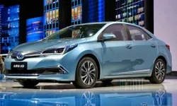 Toyota Corolla Hybrid ใหม่ เผยโฉมเป็นครั้งแรกที่งานออโต้เซี่ยงไฮ้ 2015