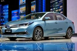 Toyota Corolla Hybrid ใหม่ เผยโฉมเป็นครั้งแรกที่งานออโต้เซี่ยงไฮ้ 2015