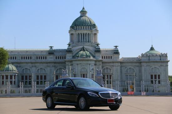 Mercedes Benz C300 Bluetec Hybrid Exclusive หรู แรง ประหยัด นั่งสบาย