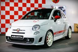 ชุดแต่ง Abarth สำหรับ Fiat ถูกเปิดตัวอย่างเป็นทางการที่งานออโต้ซาลอน 2015