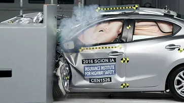 Mazda 2 Sedan/Scion iA ได้รับเลือกรถซับคอมแพ็คปลอดภัยที่สุดในสหรัฐฯ