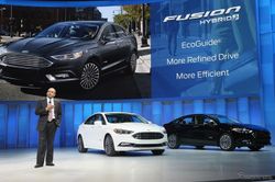 Ford Fusion 2017 ใหม่ คู่แข่งตรง 'คัมรี่' และ 'แอคคอร์ด' ถูกเปิดตัวอย่างเป็นทางการในสหรัฐฯ