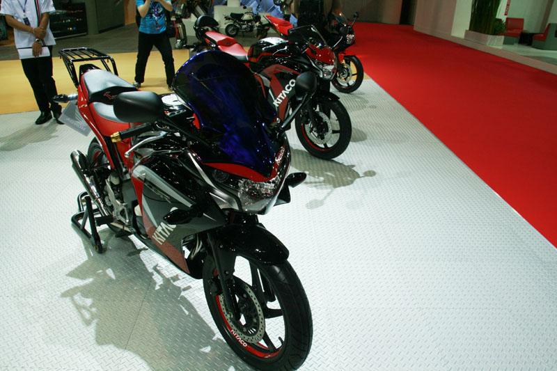 บูธมอเตอร์ไซค์ Honda มอเตอร์โชว์ 2011