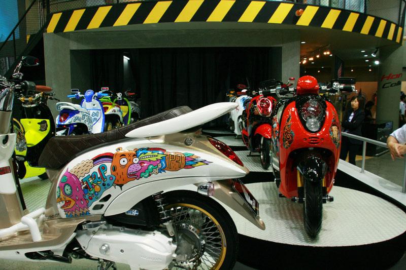 บูธมอเตอร์ไซค์ Honda มอเตอร์โชว์ 2011
