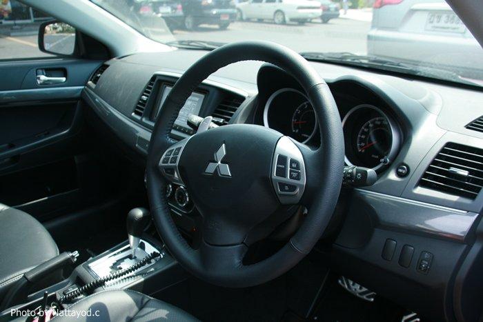 Test drive Mitsubishi Lancer EX 2011